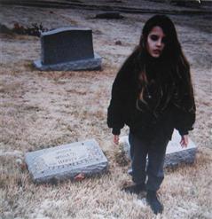 Crystal Castles — I Am Made of Chalk